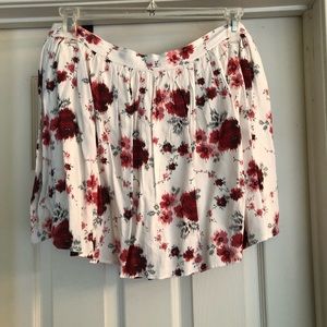 Fully lined mini skirt.